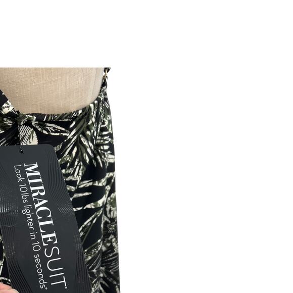 Miraclesuit Love Knot Tankini Top in Zahara Print Black Size US 16 - Picture 11 of 14